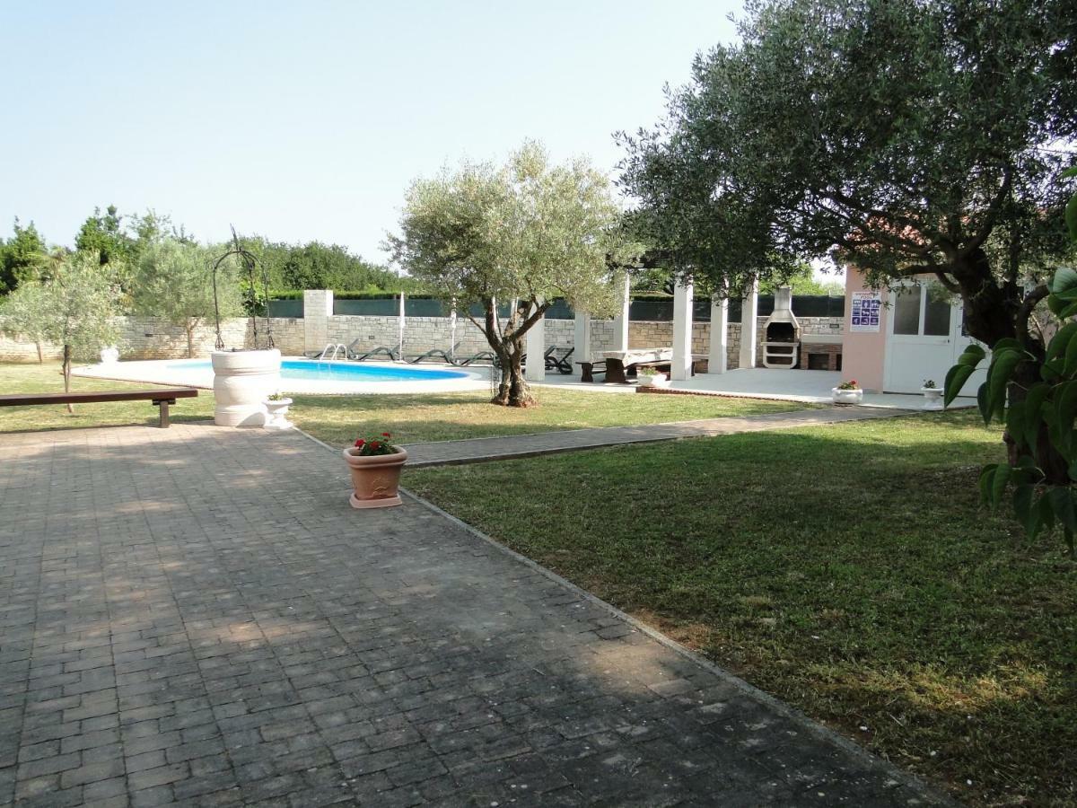 Apartments Villa Maran ウマグ エクステリア 写真